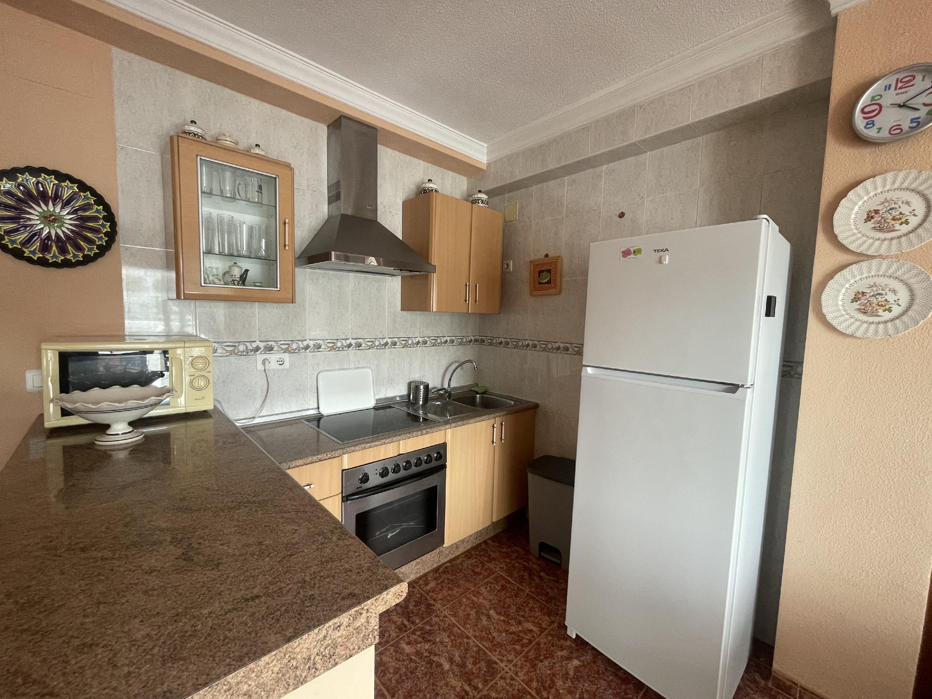 Imagen 21 Apartamento en venta en Benalmádena / Ideal para paseos en el paseo marítimo, zona de ocio
