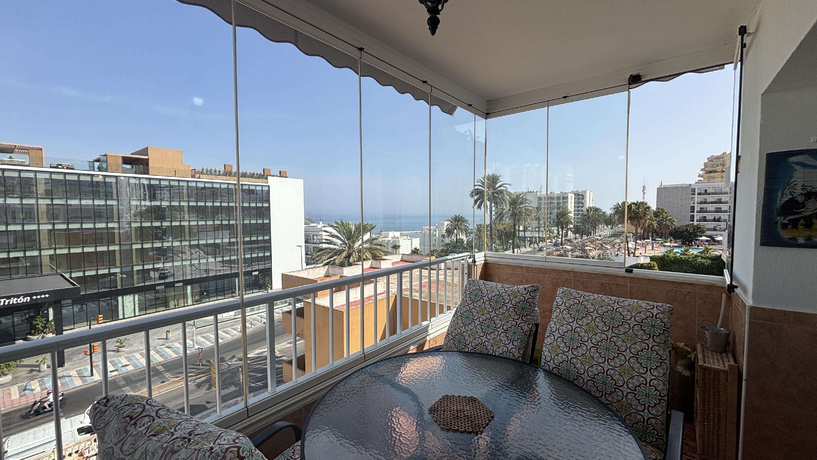 Imagen 1 Apartamento en venta en Benalmádena / Ideal para paseos en el paseo marítimo, zona de ocio