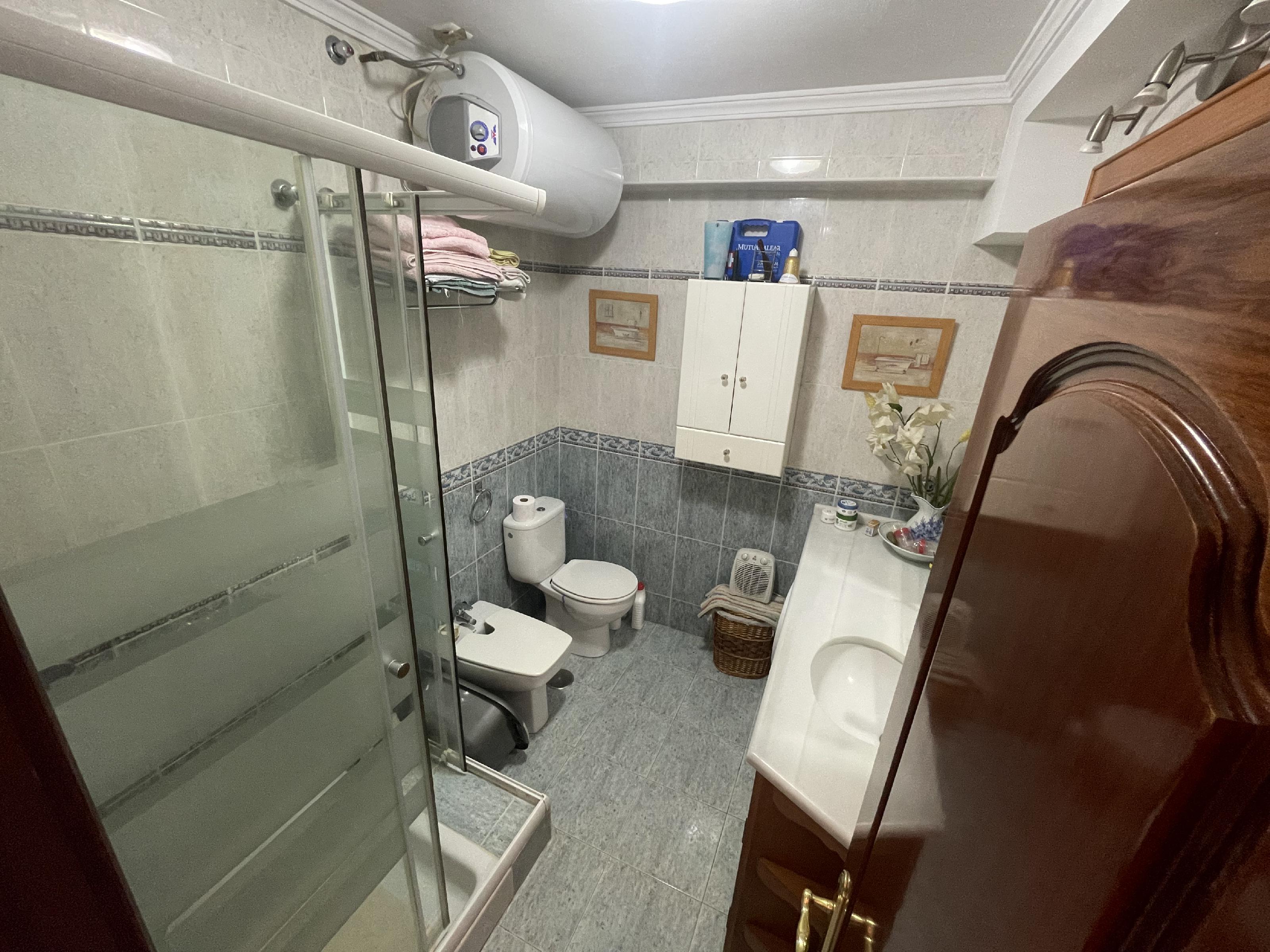 Imagen 46 Apartamento en venta en Benalmádena / Ideal para paseos en el paseo marítimo, zona de ocio