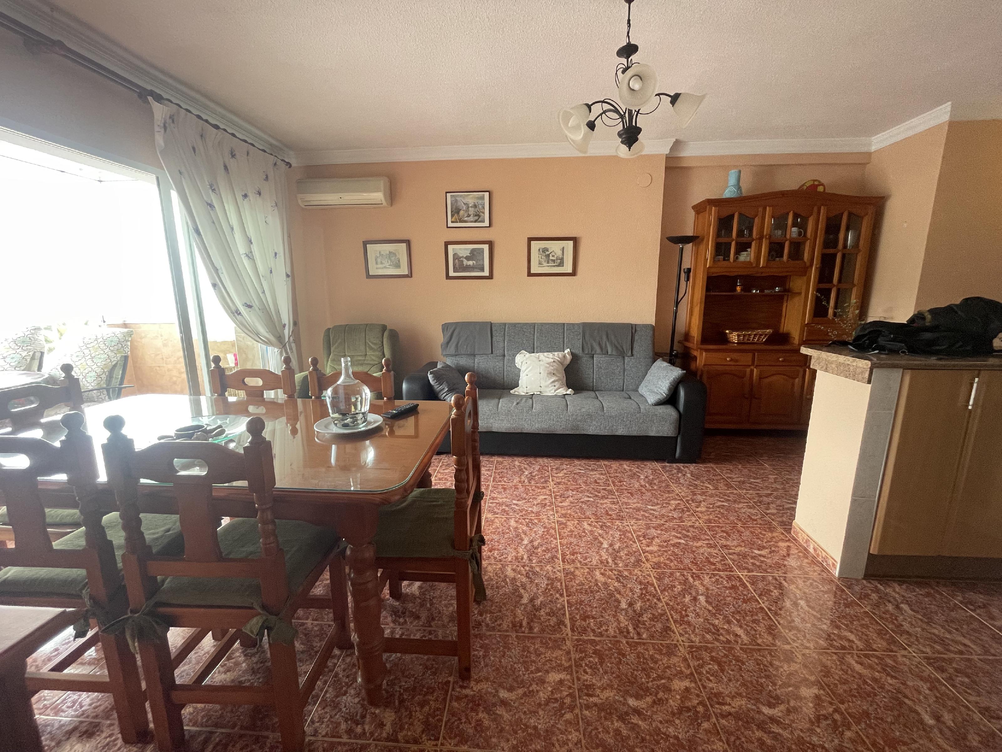 Imagen 13 Apartamento en venta en Benalmádena / Ideal para paseos en el paseo marítimo, zona de ocio
