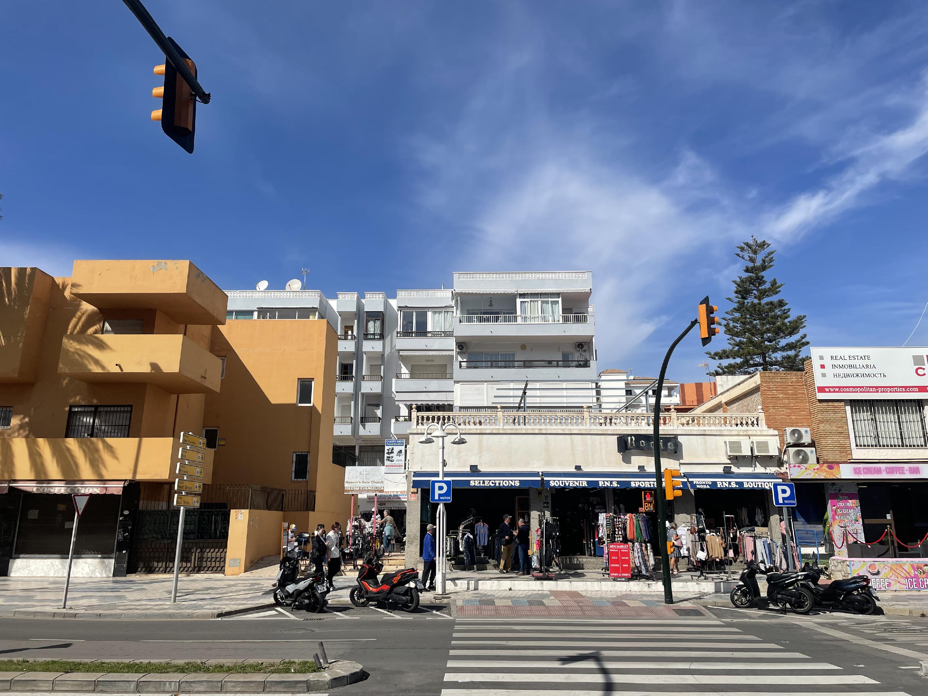 Imagen 53 Apartamento en venta en Benalmádena / Ideal para paseos en el paseo marítimo, zona de ocio