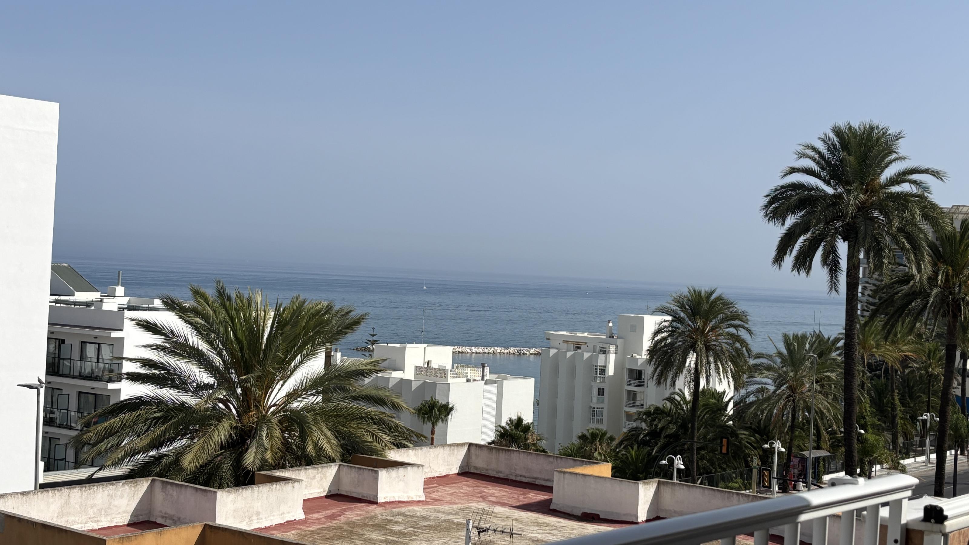 Imagen 5 Apartamento en venta en Benalmádena / Ideal para paseos en el paseo marítimo, zona de ocio