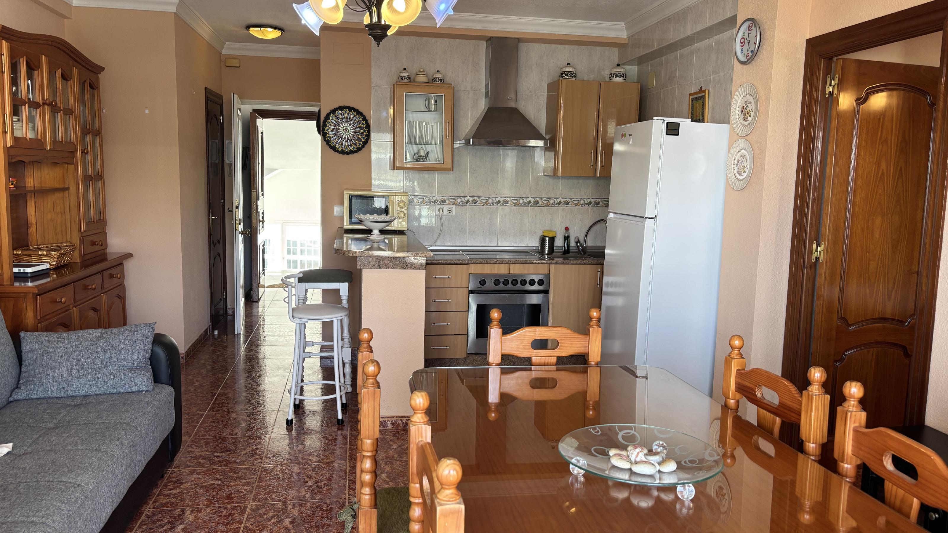 Imagen 14 Apartamento en venta en Benalmádena / Ideal para paseos en el paseo marítimo, zona de ocio