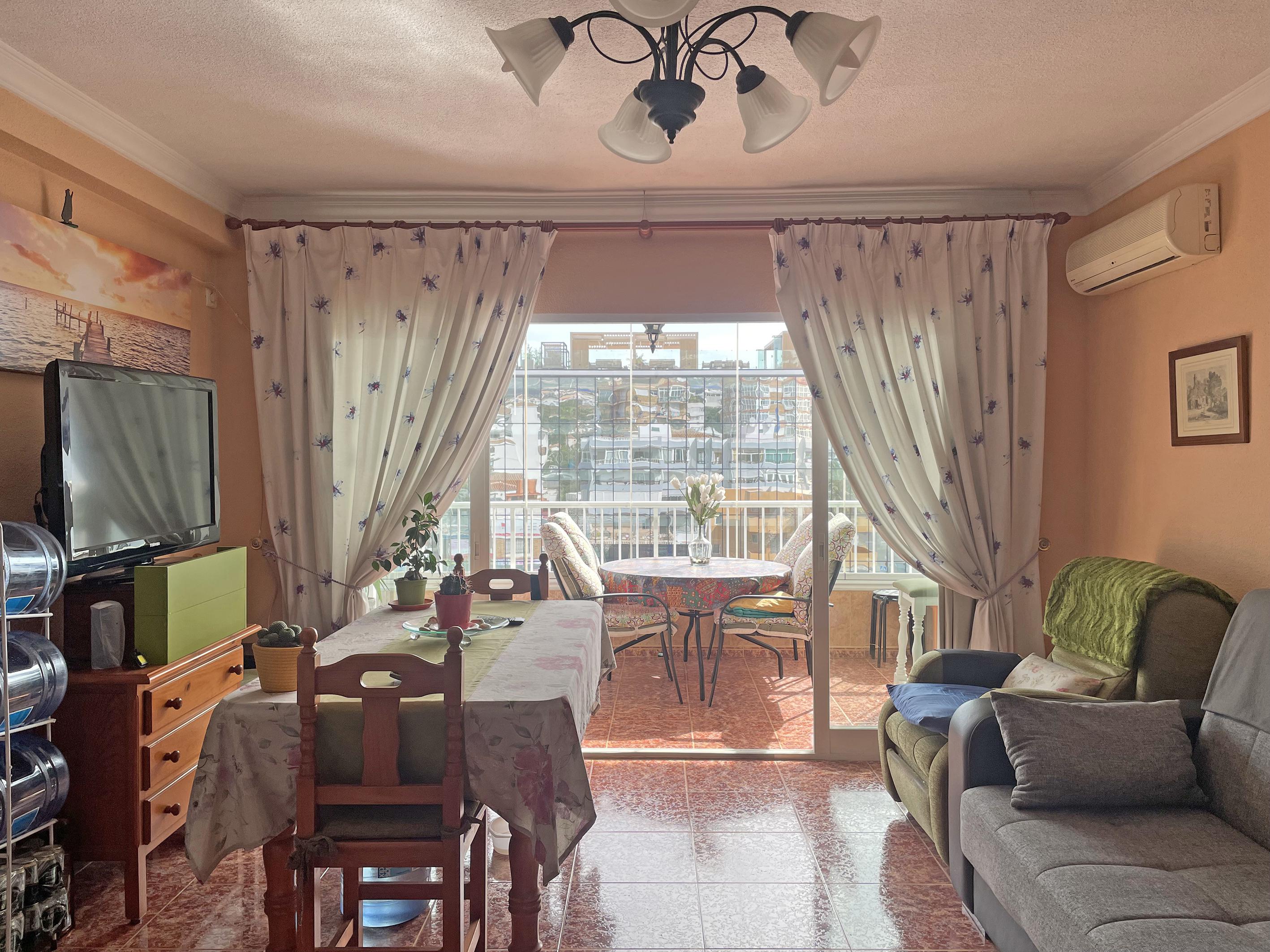 Imagen 9 Apartamento en venta en Benalmádena / Ideal para paseos en el paseo marítimo, zona de ocio