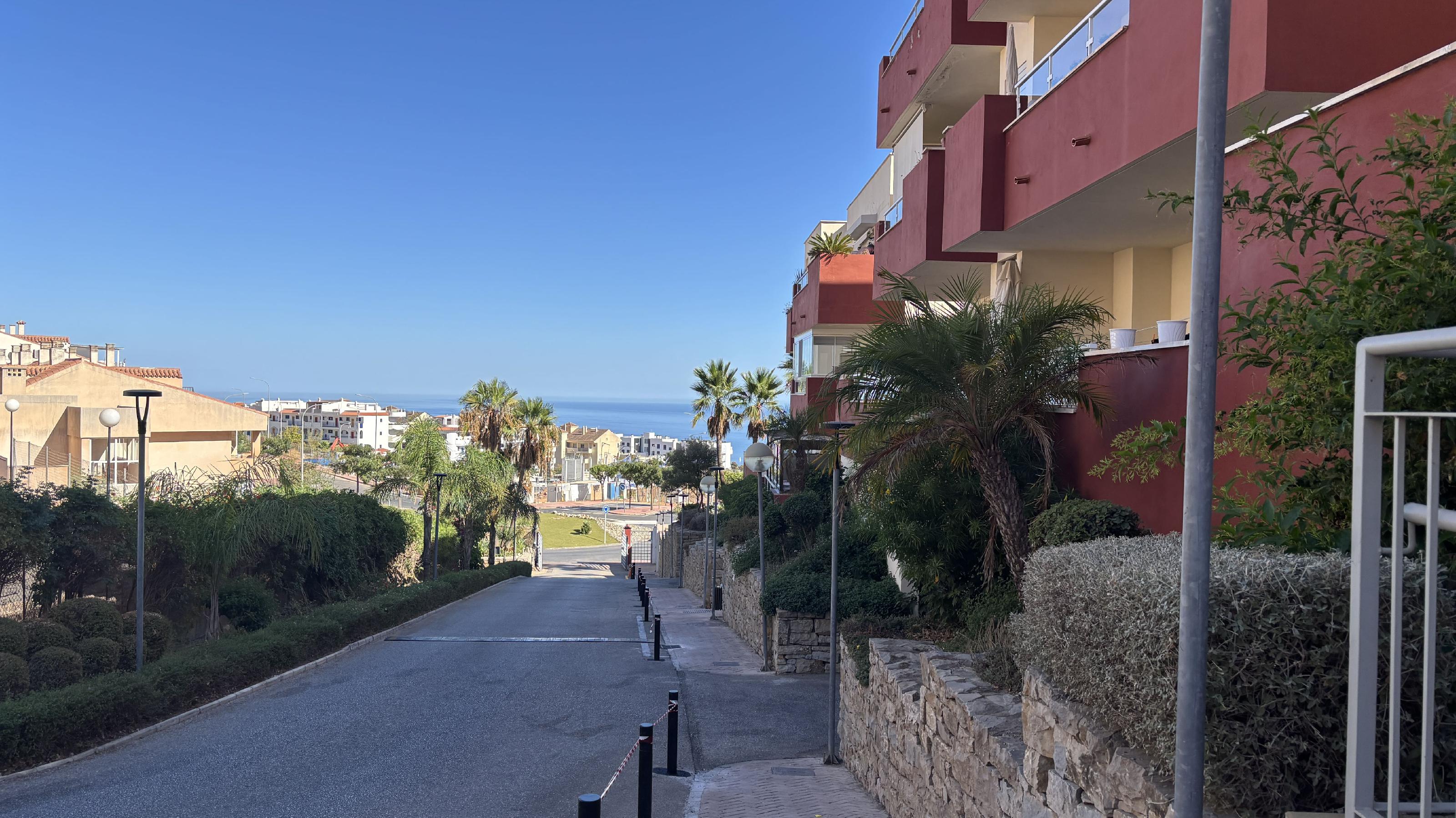 Imagen 30 Apartamento en venta en Benalmádena / Urbanización moderna y tranquila con transporte público