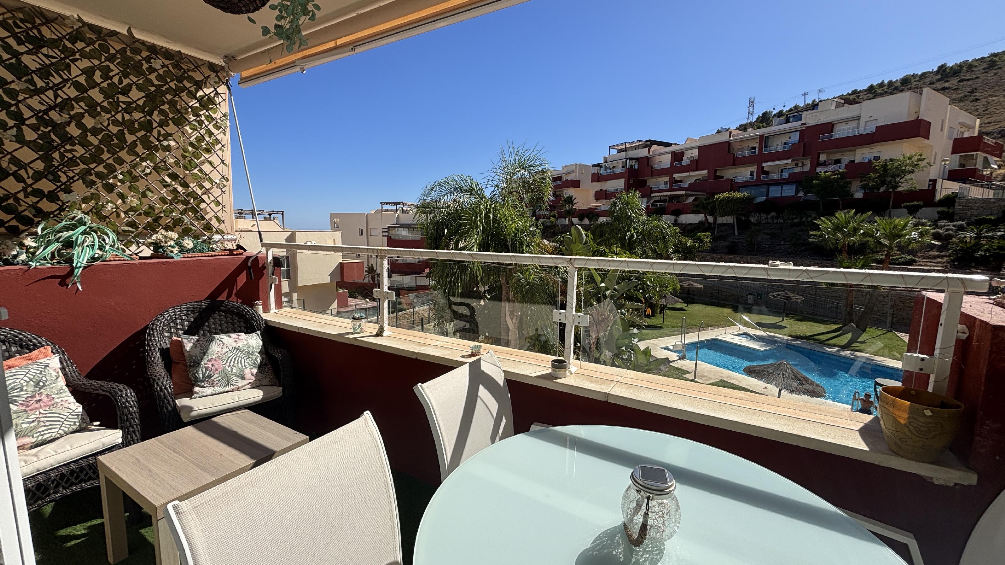 Imagen 3 Apartamento en venta en Benalmádena / Urbanización moderna y tranquila con transporte público