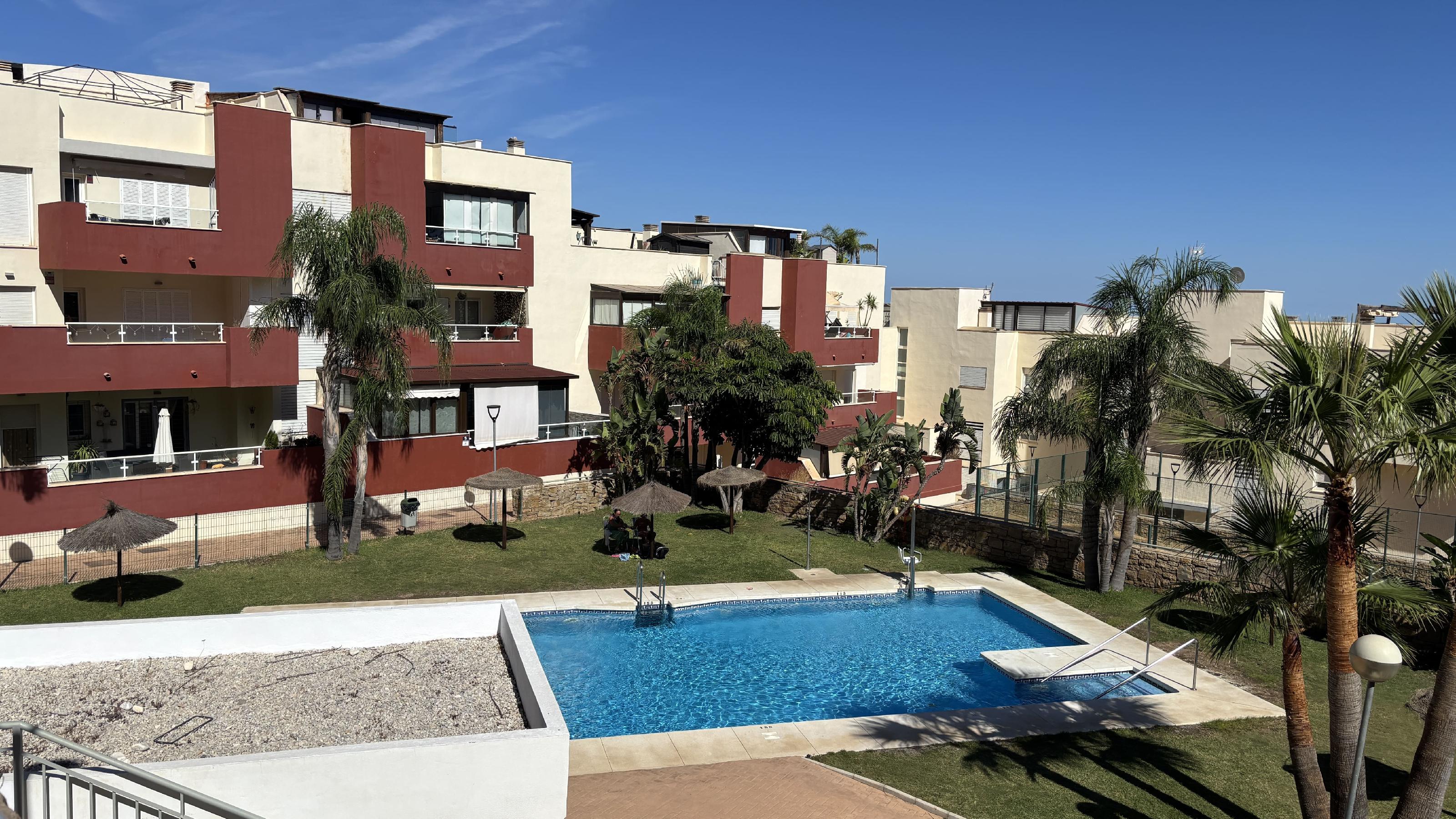 Imagen 25 Apartamento en venta en Benalmádena / Urbanización moderna y tranquila con transporte público