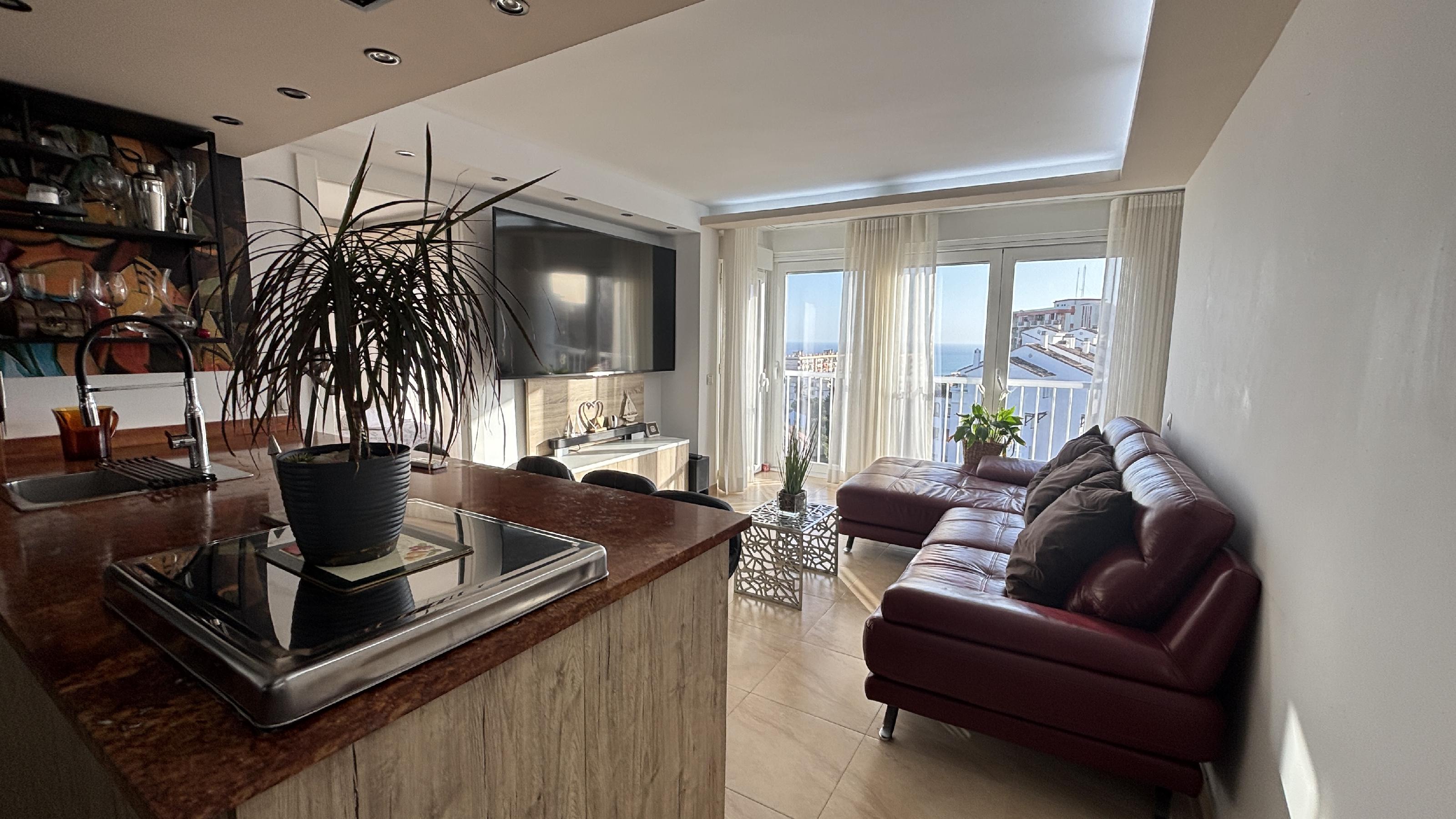 Imagen 11 Apartamento en venta en Benalmádena / A un paso de la playa, rodeado de comercios, hoteles 