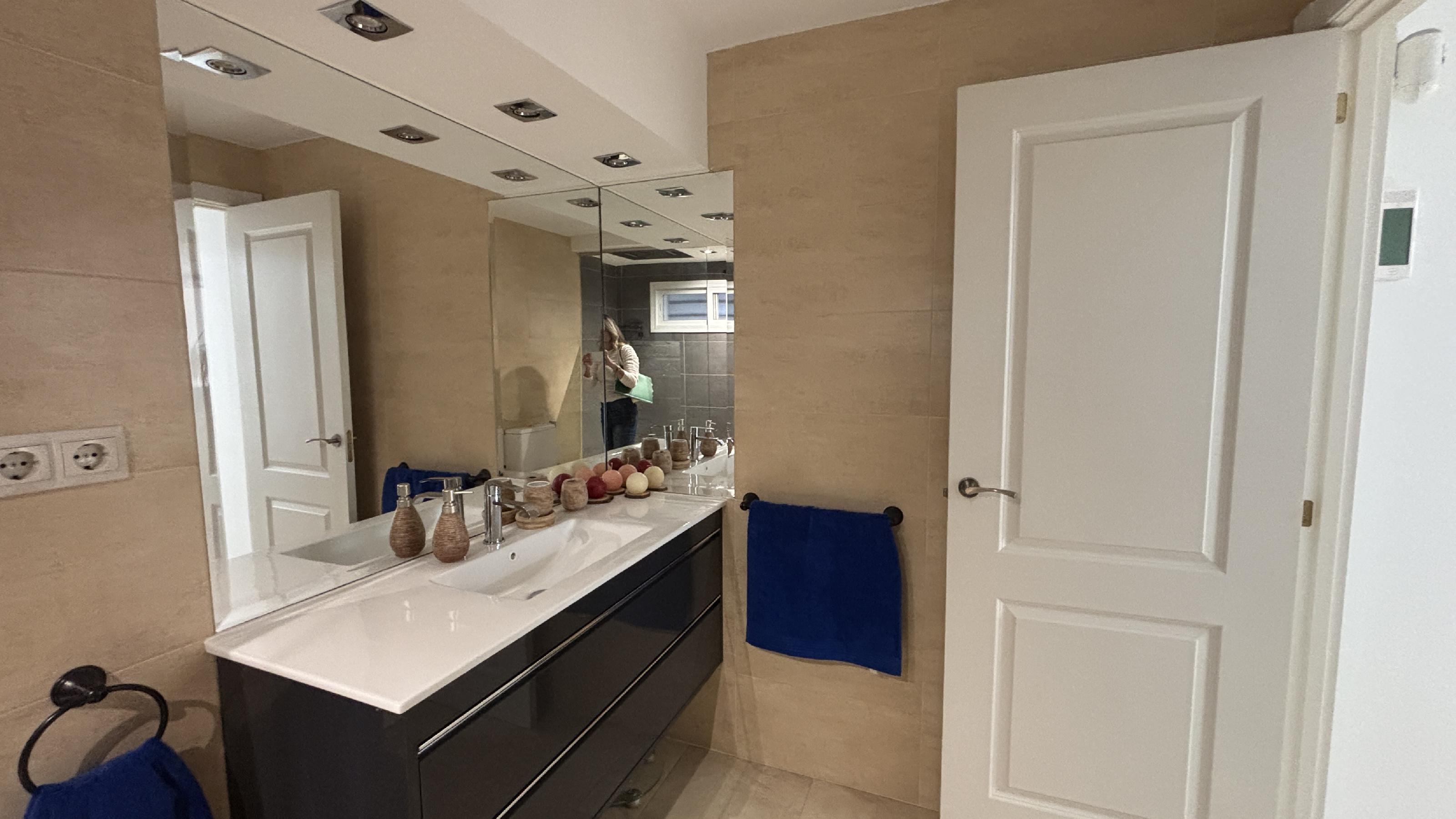 Imagen 28 Apartamento en venta en Benalmádena / A un paso de la playa, rodeado de comercios, hoteles 