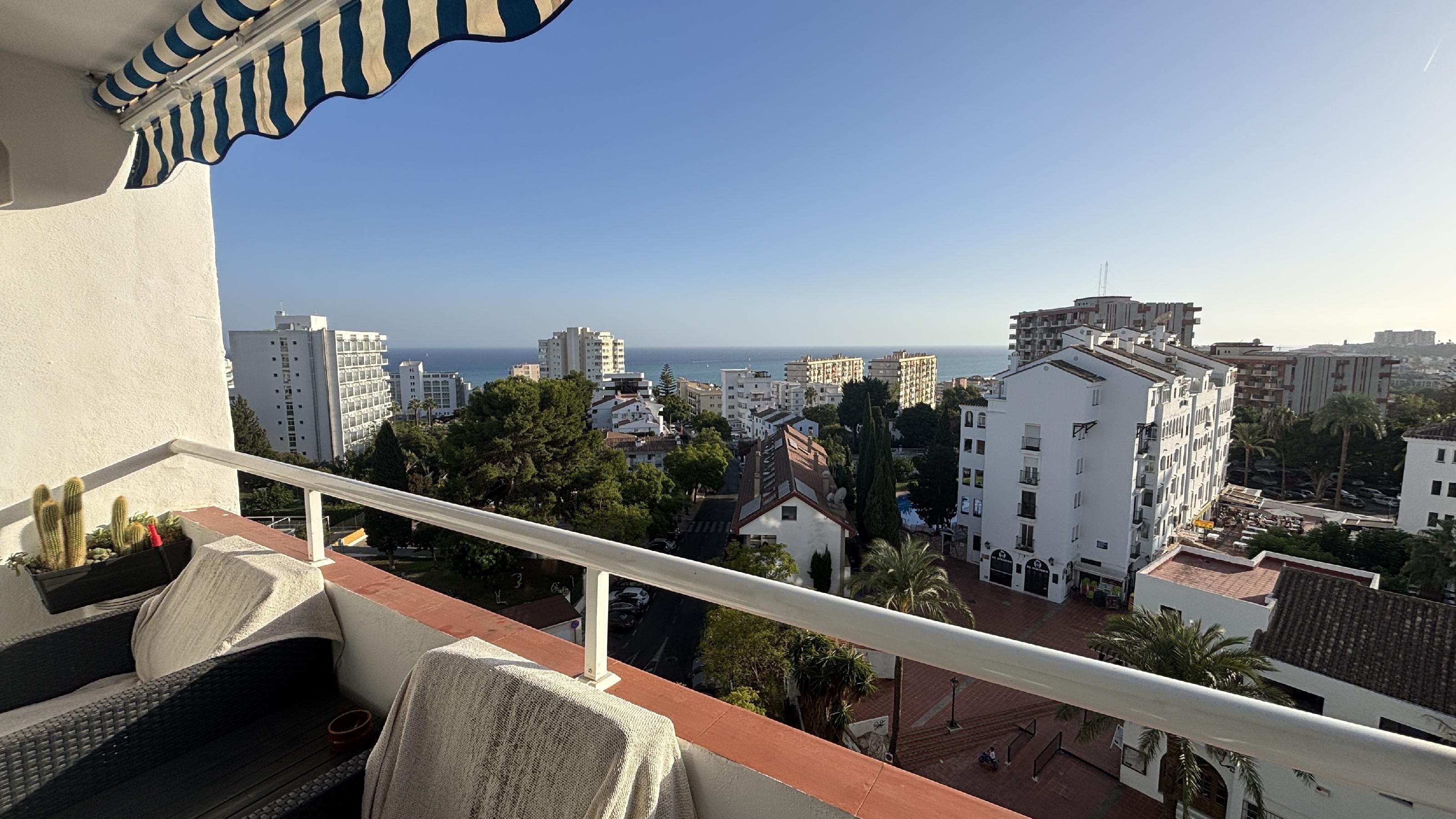 Imagen 3 Apartamento en venta en Benalmádena / A un paso de la playa, rodeado de comercios, hoteles 