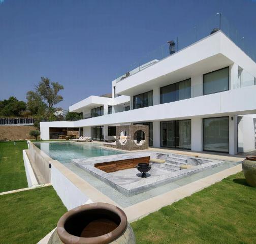 Imagen 1 Inmueble 296770 - Casa Aislada en venta en Benalmádena / Casa ubicado en la zona del Higuerón, muy prestigiosa