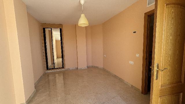 Imagen 19 Inmueble 297739 - Dúplex en venta en Benalmádena / Buena ubicación frente al mar, rodeado de bares,opencor