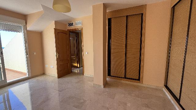 Imagen 16 Inmueble 297739 - Dúplex en venta en Benalmádena / Buena ubicación frente al mar, rodeado de bares,opencor