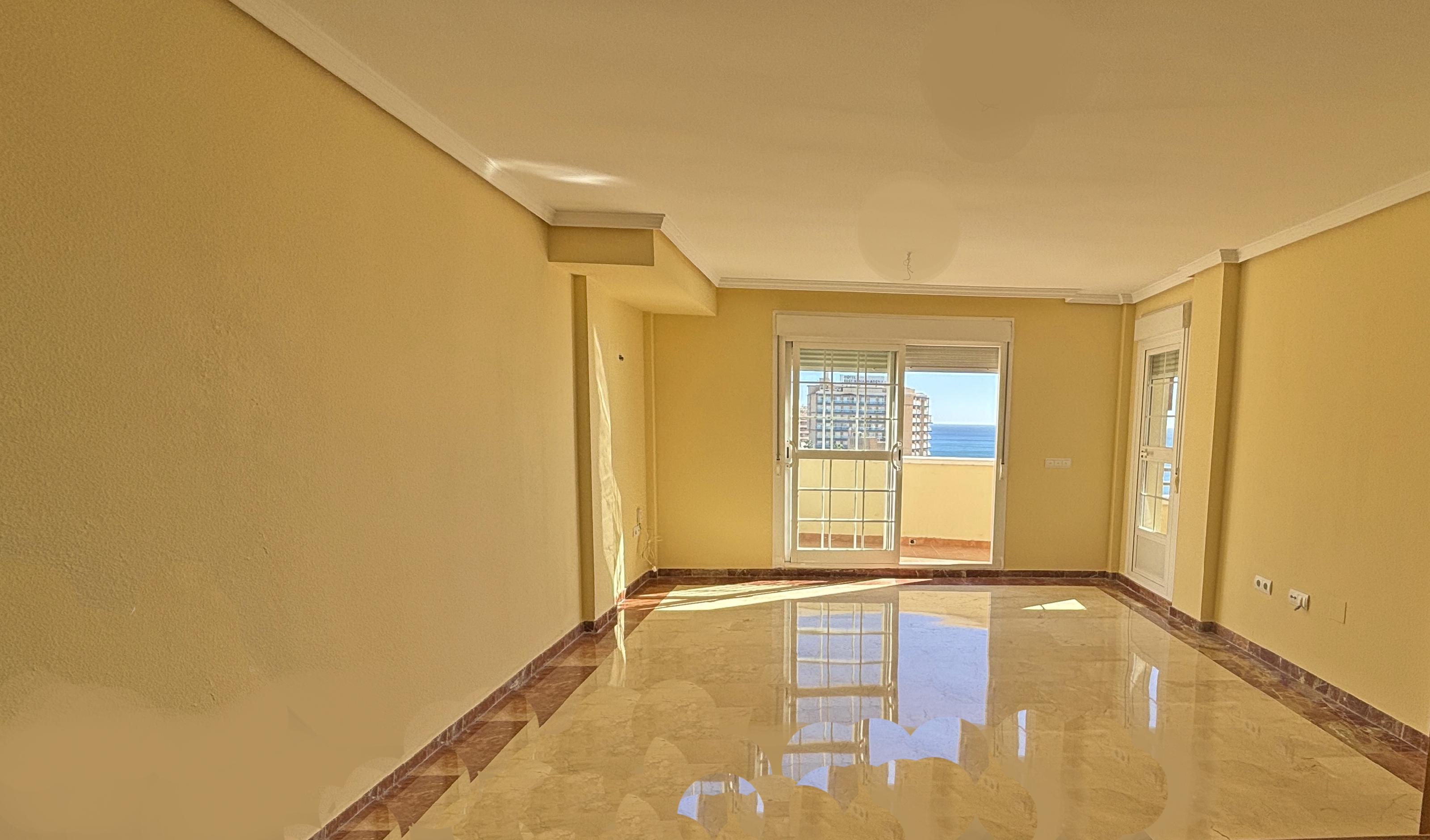 Imagen 5 Dúplex en venta en Benalmádena / Buena ubicación frente al mar, rodeado de bares,opencor