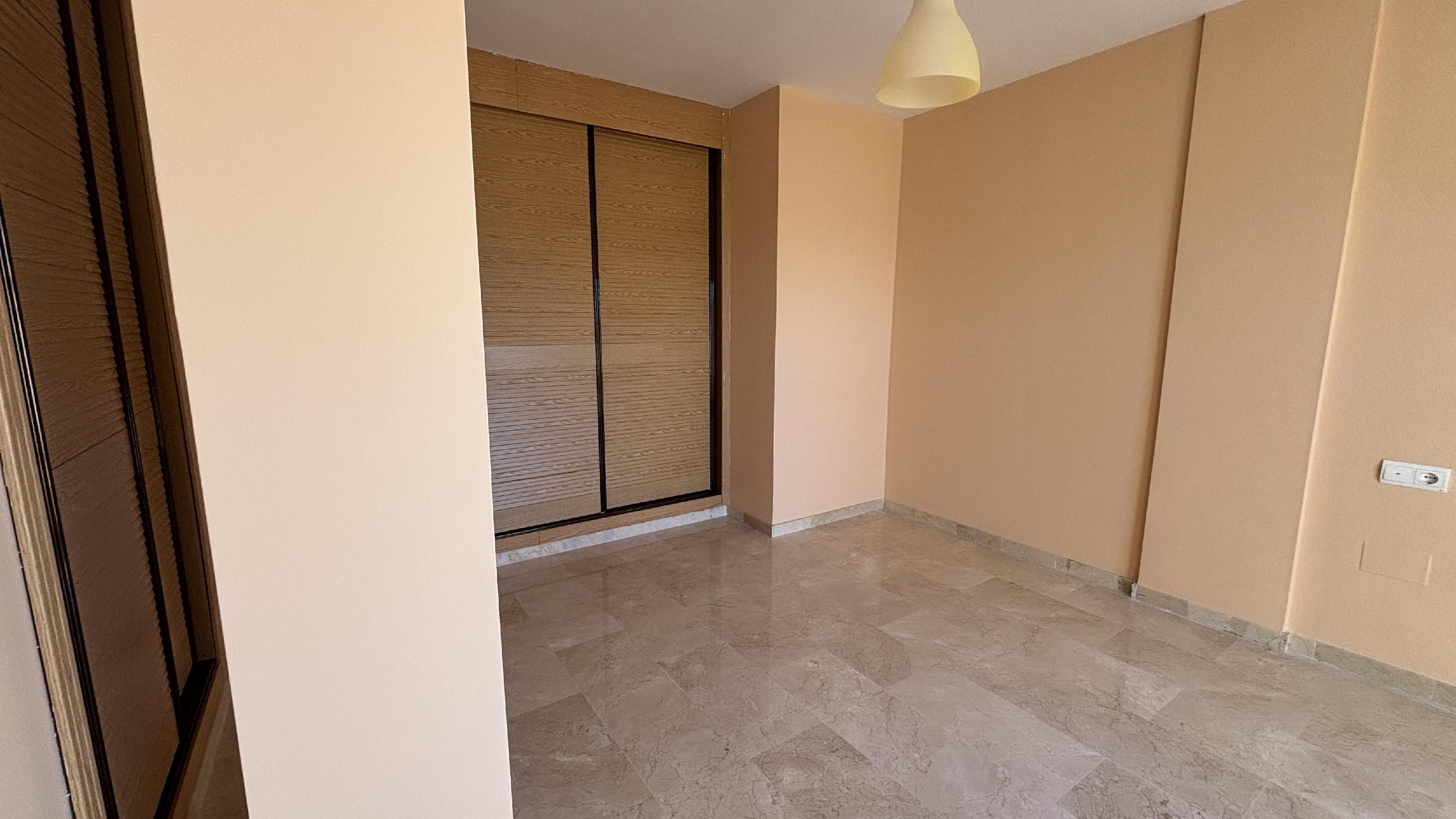 Imagen 9 Dúplex en venta en Benalmádena / Buena ubicación frente al mar, rodeado de bares,opencor