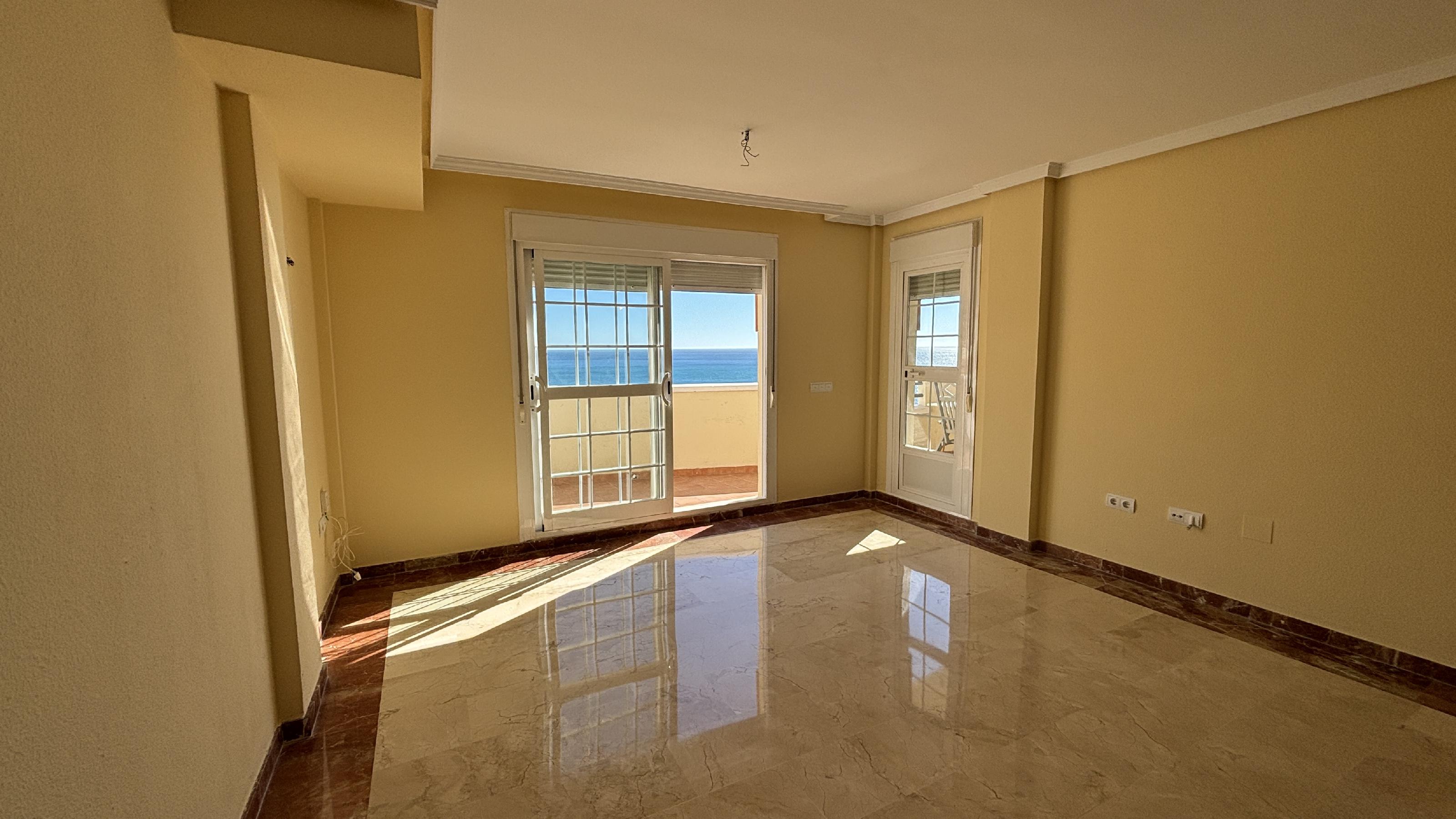 Imagen 4 Dúplex en venta en Benalmádena / Buena ubicación frente al mar, rodeado de bares,opencor