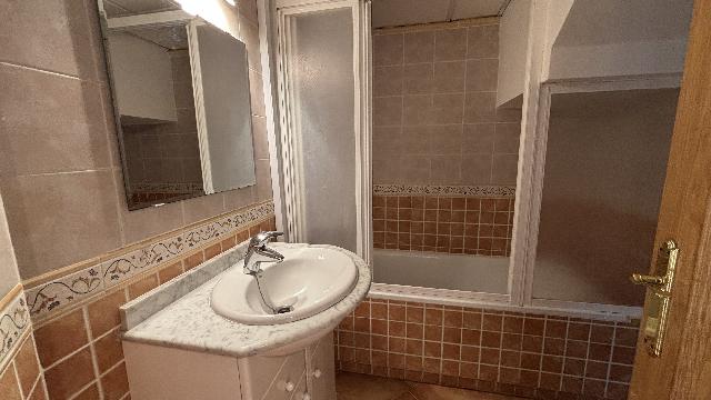 Imagen 13 Inmueble 297739 - Dúplex en venta en Benalmádena / Buena ubicación frente al mar, rodeado de bares,opencor