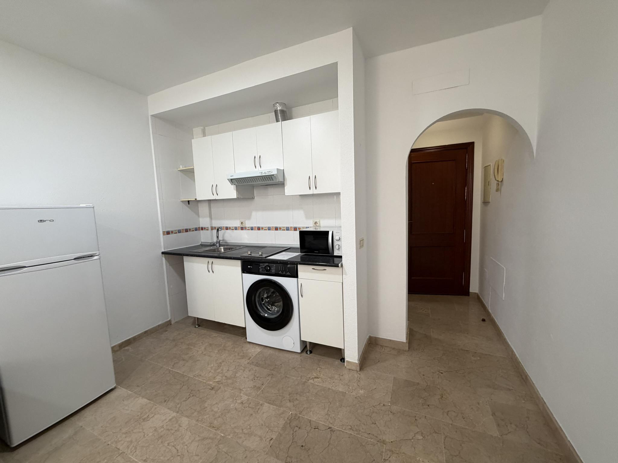 Imagen 3 Estudio en venta en Benalmádena / A un paso del centro del arrollo de la miel.