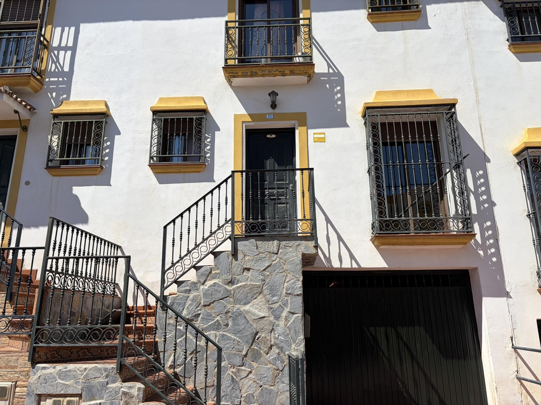 Imagen 2 Casa Adosada en venta en Benalmádena / Ubicación premium a 100 m del centro Benalmádena Pueblo