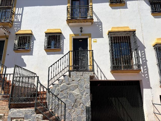 Imagen 2 Inmueble 301751 - Casa Adosada en venta en Benalmádena / Ubicación premium a 100 m del centro Benalmádena Pueblo