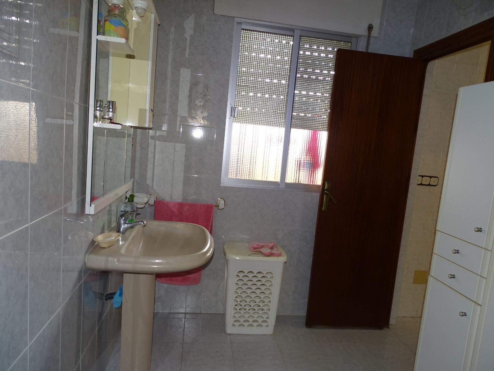 Imagen 19 Casa Pareada en venta en Campos Del Río / Zona tranquila, cerca del parque la estacion