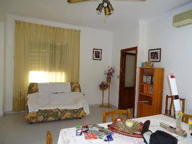 Imagen 2 Inmueble 302065 - Casa Pareada en venta en Campos Del Río / Zona tranquila, cerca del parque la estacion