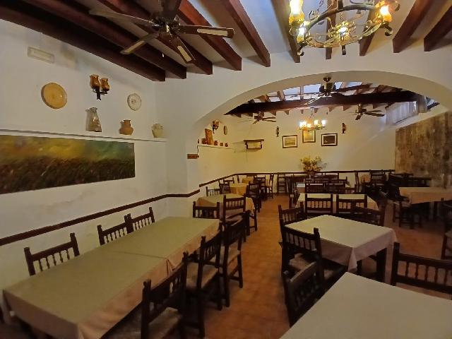 Imagen 2 Inmueble 298877 - Casa en venta en Sineu / Local comercial y primera planta en Sineu