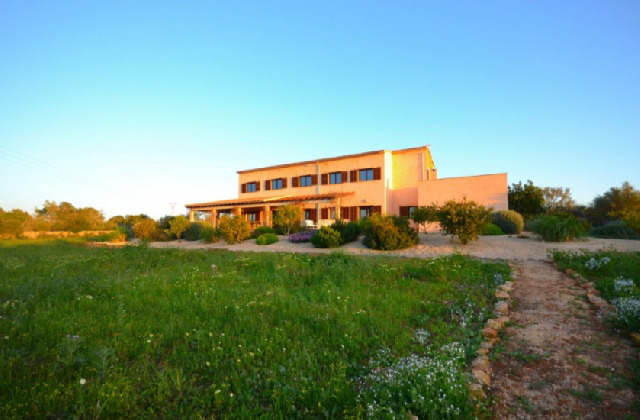 Imagen 3 Inmueble 300523 - Casa Aislada en venta en Santanyí / Finca elegante con planta fotovolcaica en Santanyi