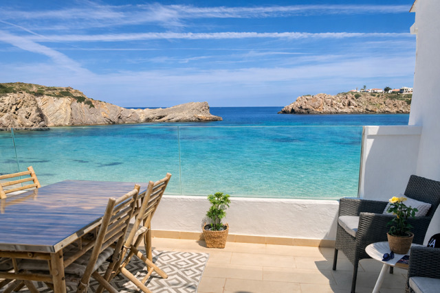 Imagen 1 Inmueble 302407 - Casa Adosada en venta en Mercadal (Es) / S´Arenal  d´en Castell en  1ª limea de Mar , premium 