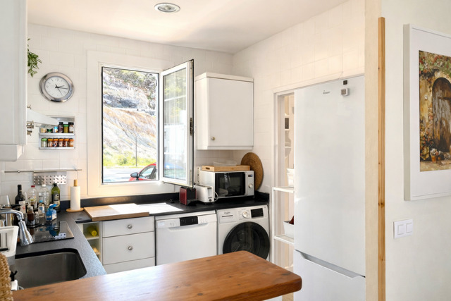 Imagen 5 Casa Adosada en venta en Mercadal Es / S´Arenal  d´en Castell en  1ª limea de Mar , premium 