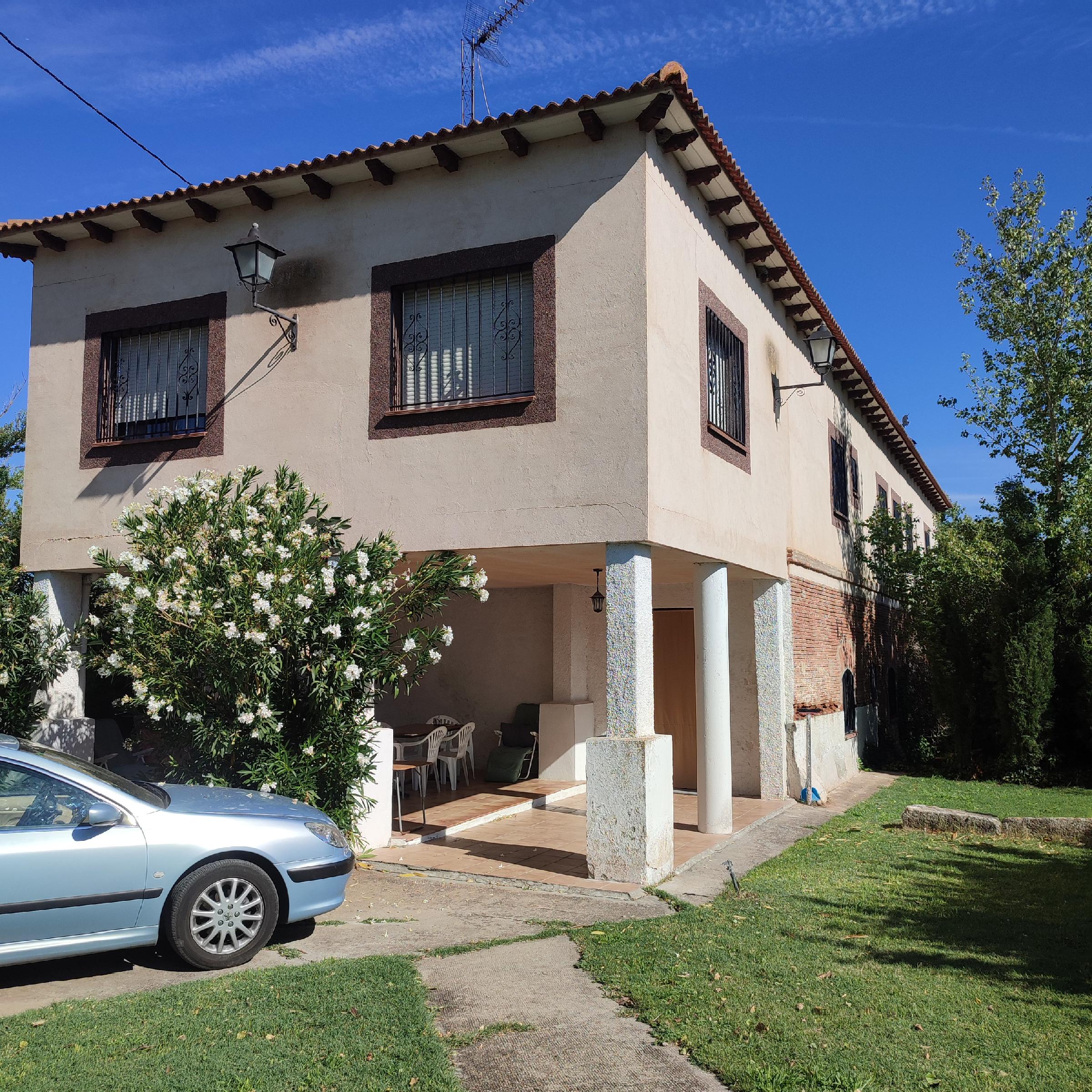 Imagen 4 Casa Aislada en venta en Castrejón De Trabancos / Castrejón de Trabancos a 20  minutos del Ave.