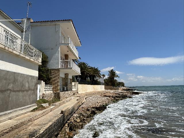 Imagen 1 Inmueble 284399 - Casa en venta en Sant Carles De La Ràpita / Platja Alcanar, Partida Molineres, frente al mar