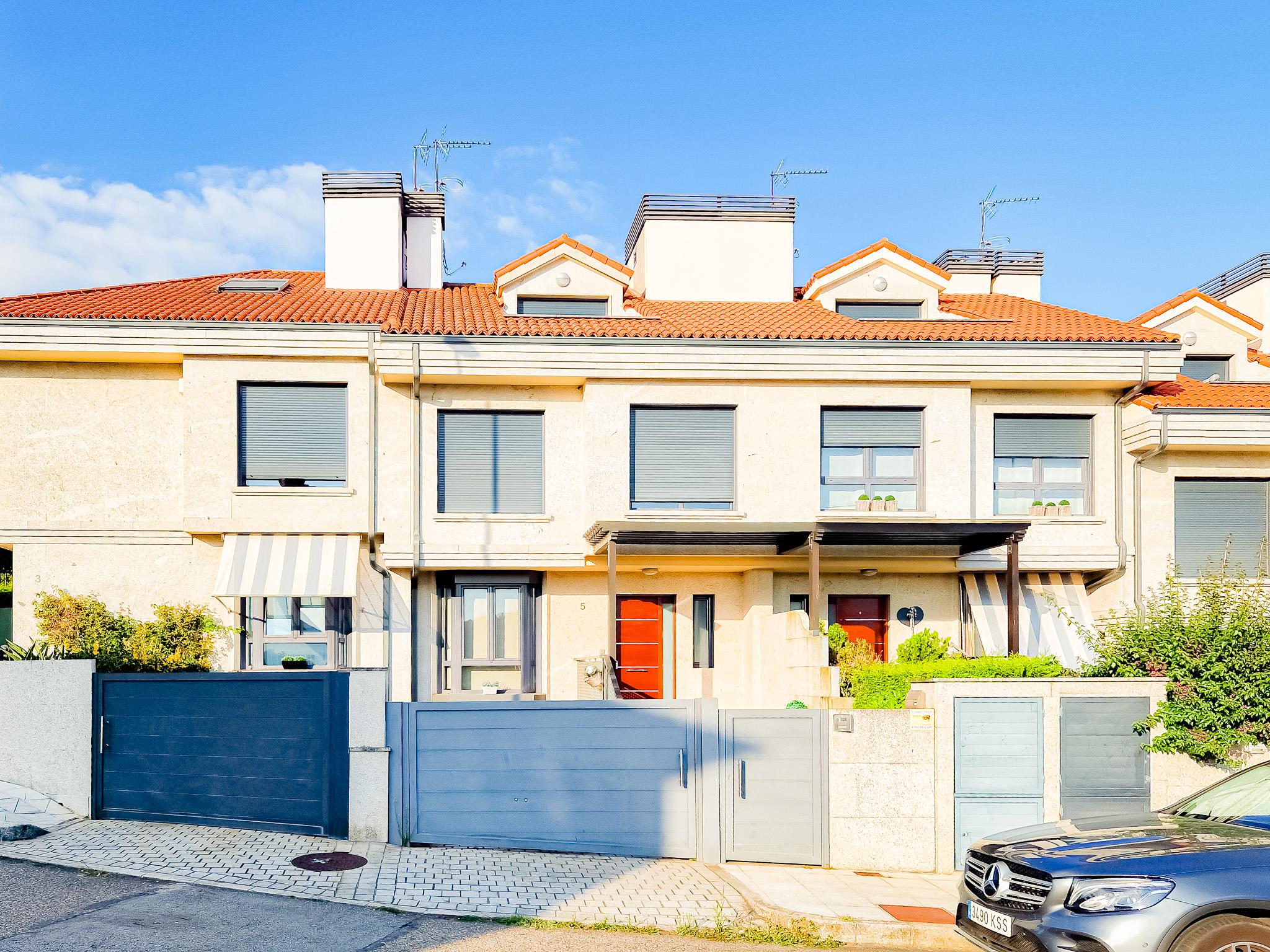 Imagen 27 Casa Adosada en venta en Vigo / Zona Sardoma