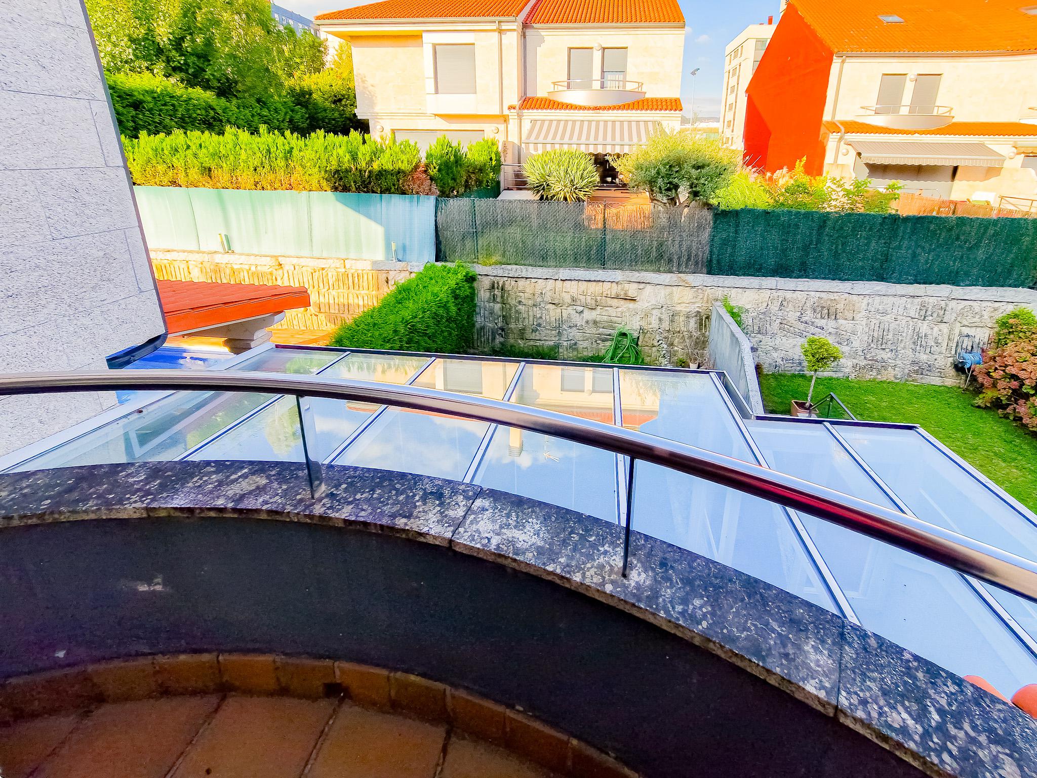 Imagen 3 Casa Adosada en venta en Vigo / Zona Sardoma