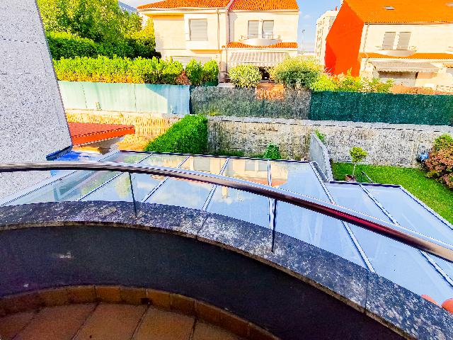 Imagen 3 Inmueble 272831 - Casa Adosada en venta en Vigo / Zona Sardoma