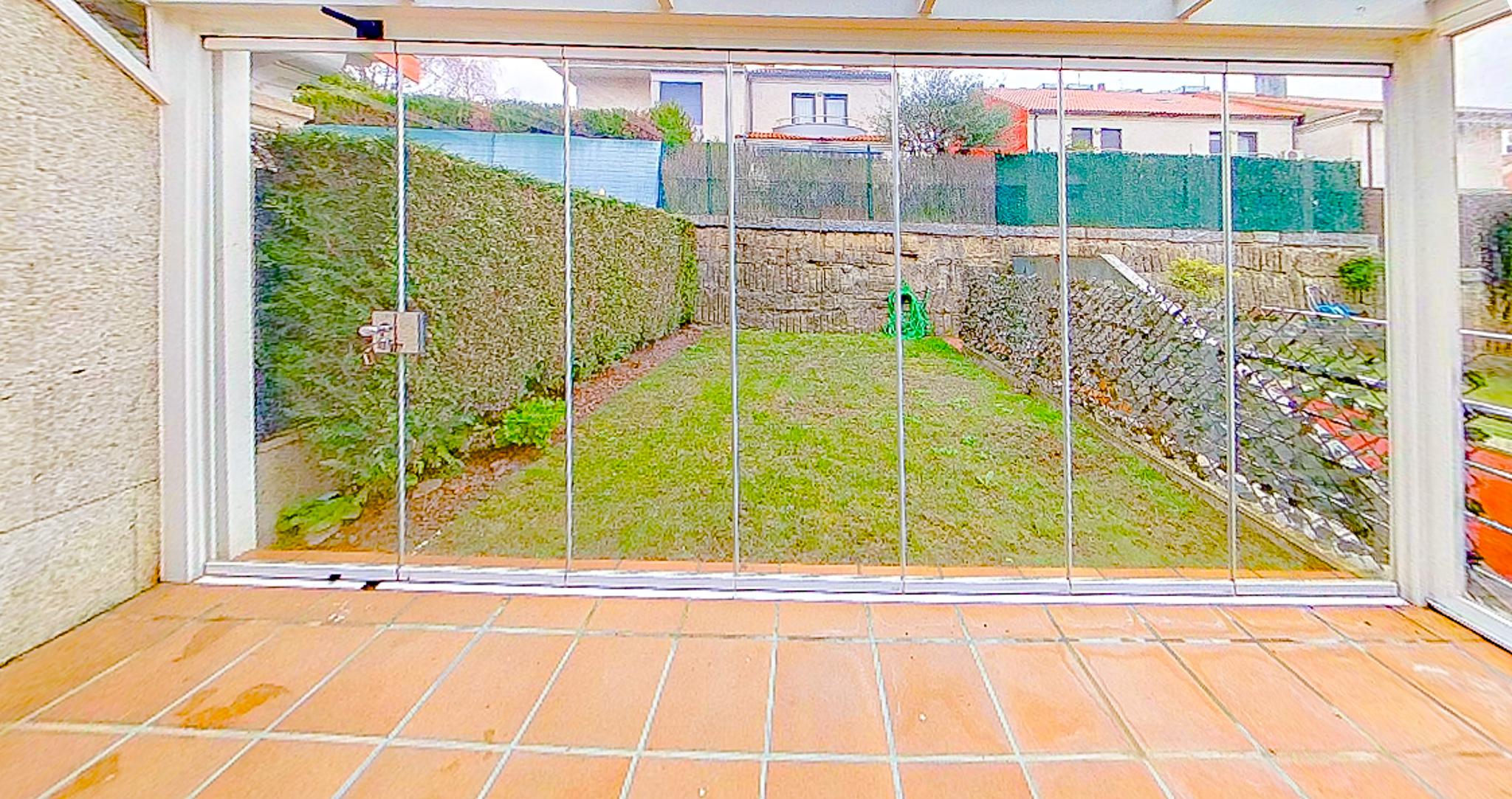 Imagen 2 Casa Adosada en venta en Vigo / Zona Sardoma