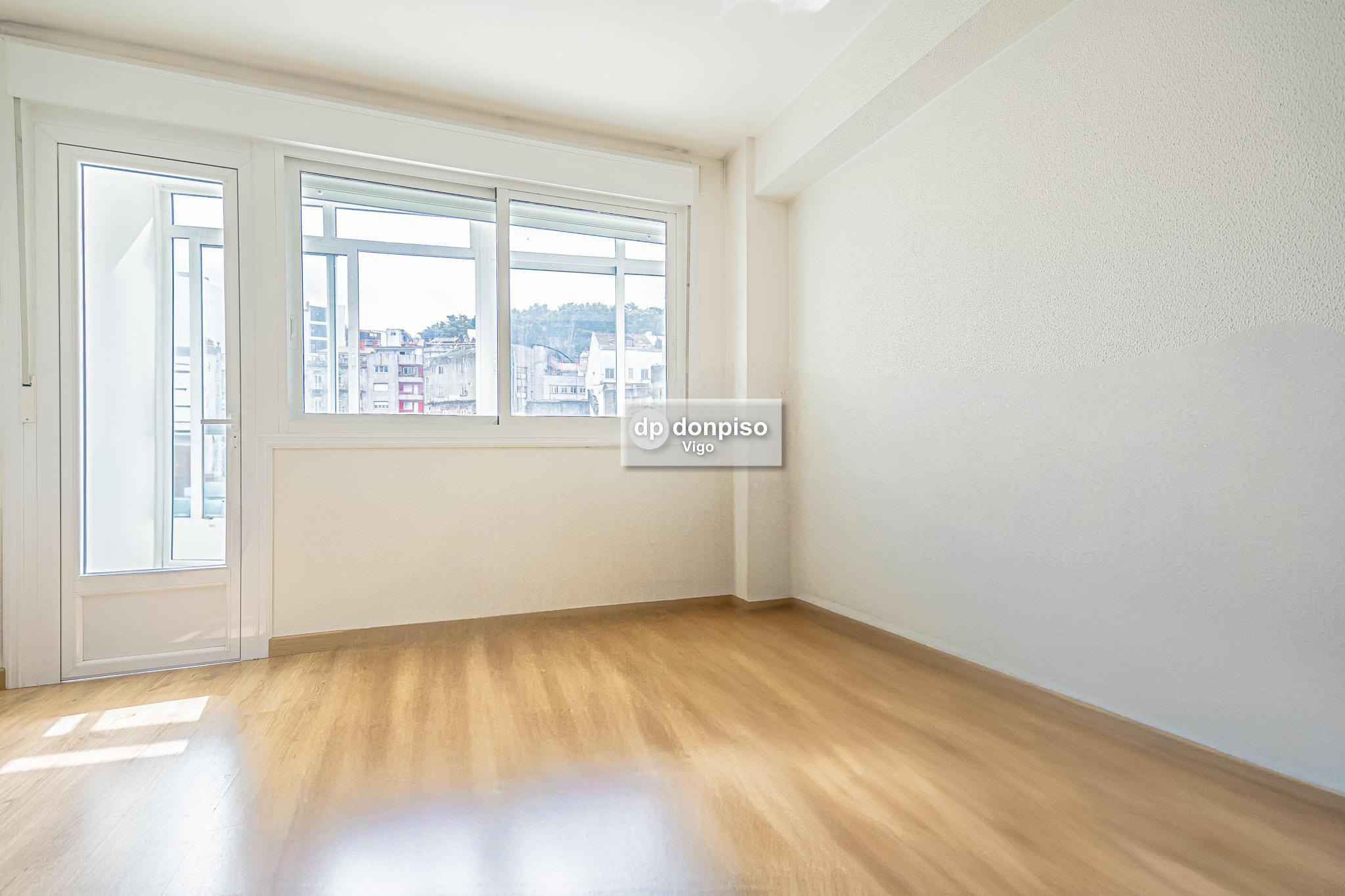 Imagen 16 Apartamento en venta en Vigo / Se ingresa por Torrecedeira, inmueble da a Santa Marta