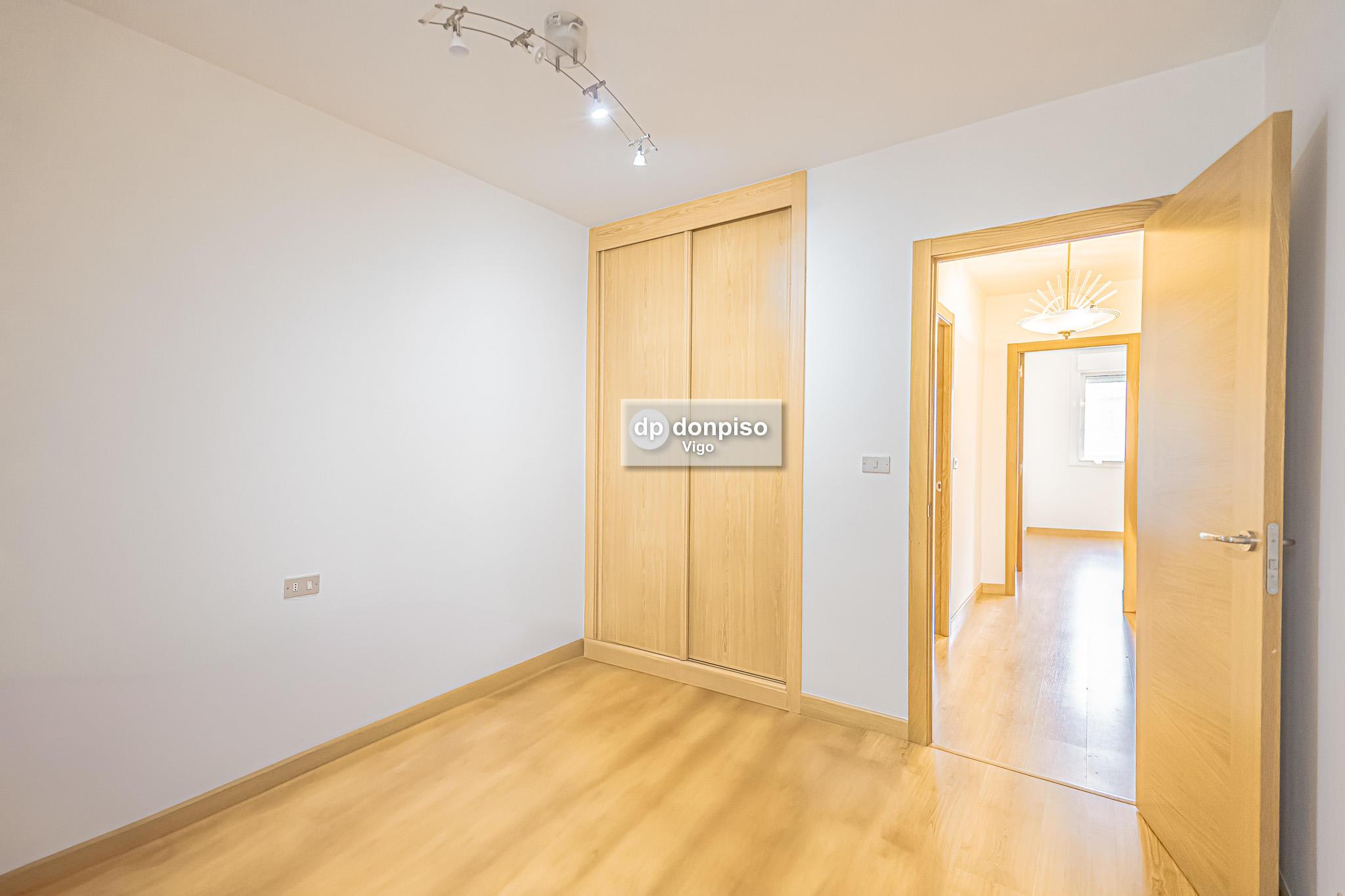 Imagen 4 Apartamento en venta en Vigo / Se ingresa por Torrecedeira, inmueble da a Santa Marta