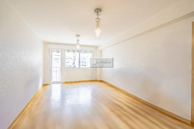 Imagen 1 Inmueble 285663 - Apartamento en venta en Vigo / Se ingresa por Torrecedeira, inmueble da a Santa Marta