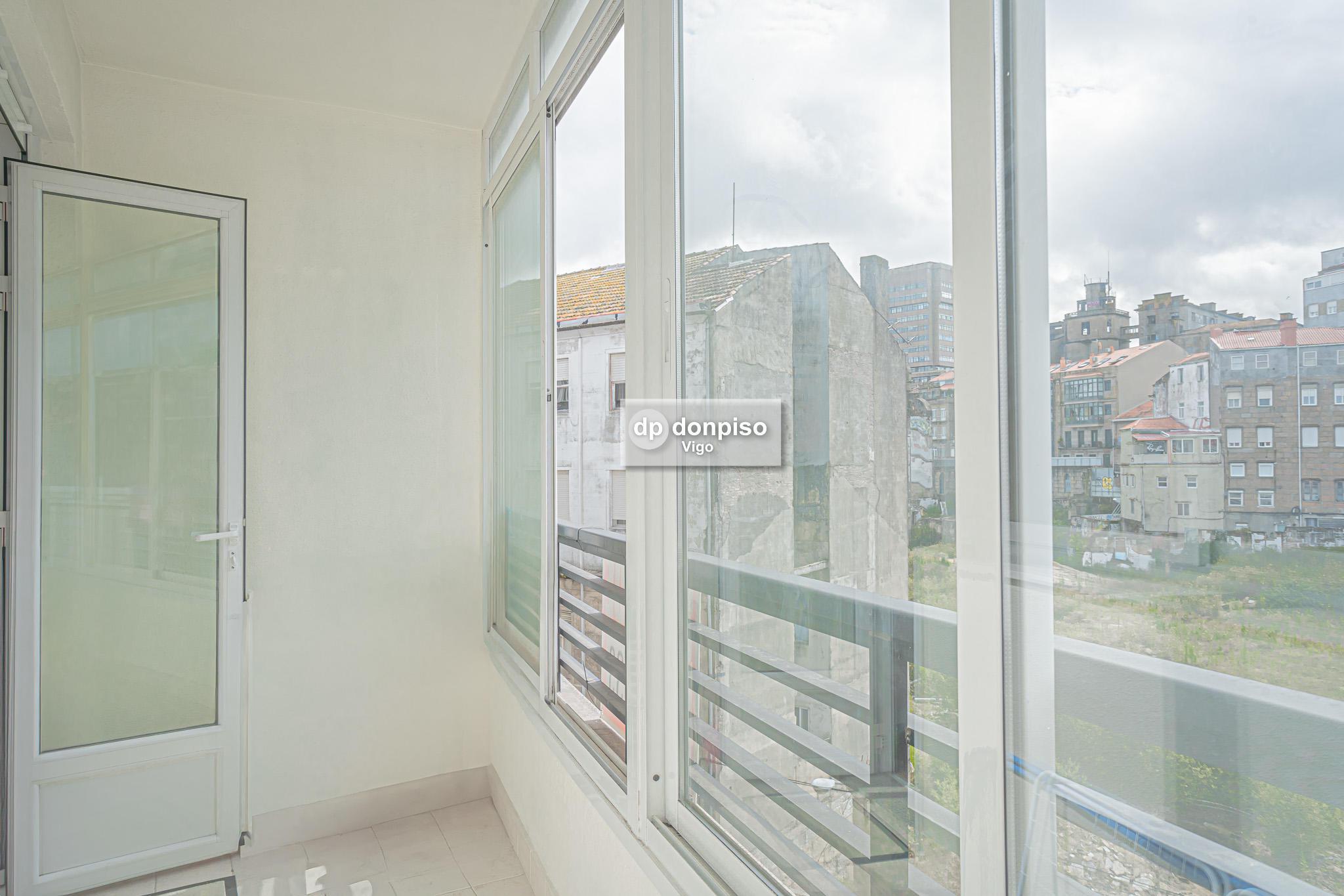 Imagen 24 Apartamento en venta en Vigo / Se ingresa por Torrecedeira, inmueble da a Santa Marta