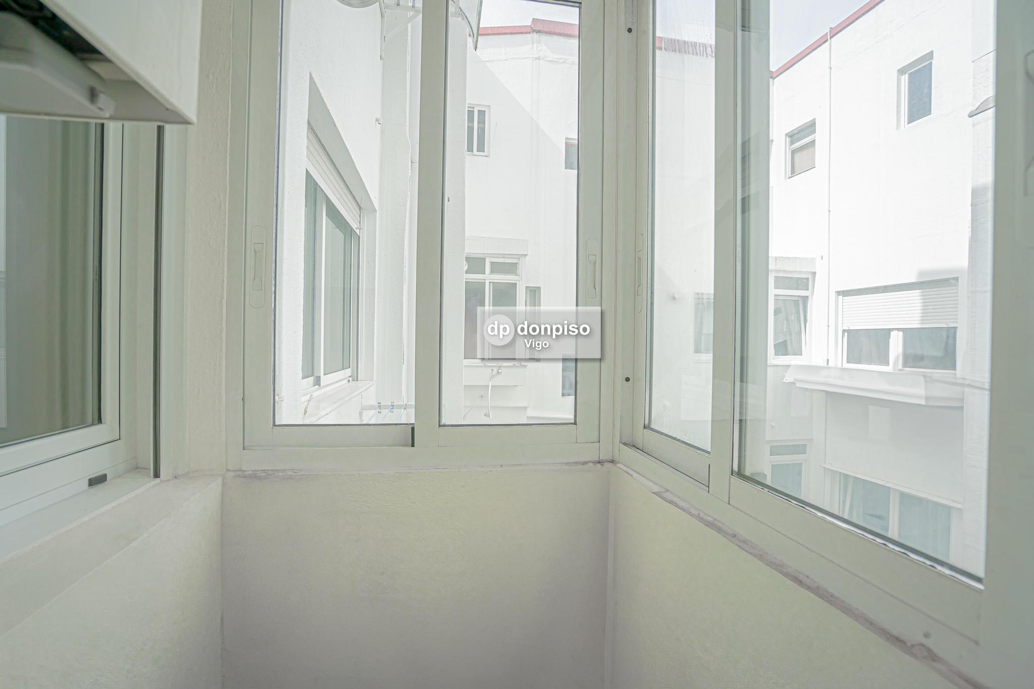 Imagen 28 Apartamento en venta en Vigo / Se ingresa por Torrecedeira, inmueble da a Santa Marta