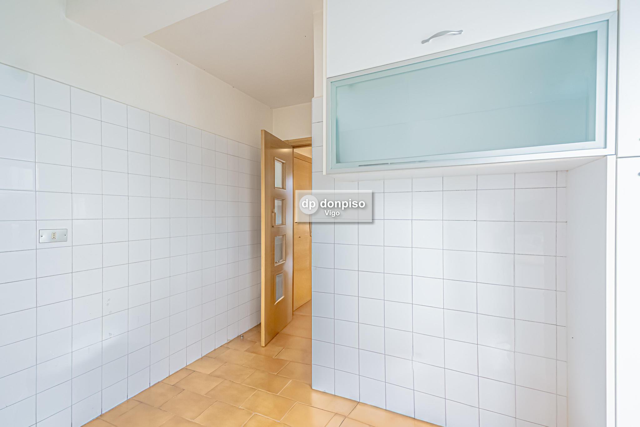 Imagen 14 Apartamento en venta en Vigo / Se ingresa por Torrecedeira, inmueble da a Santa Marta