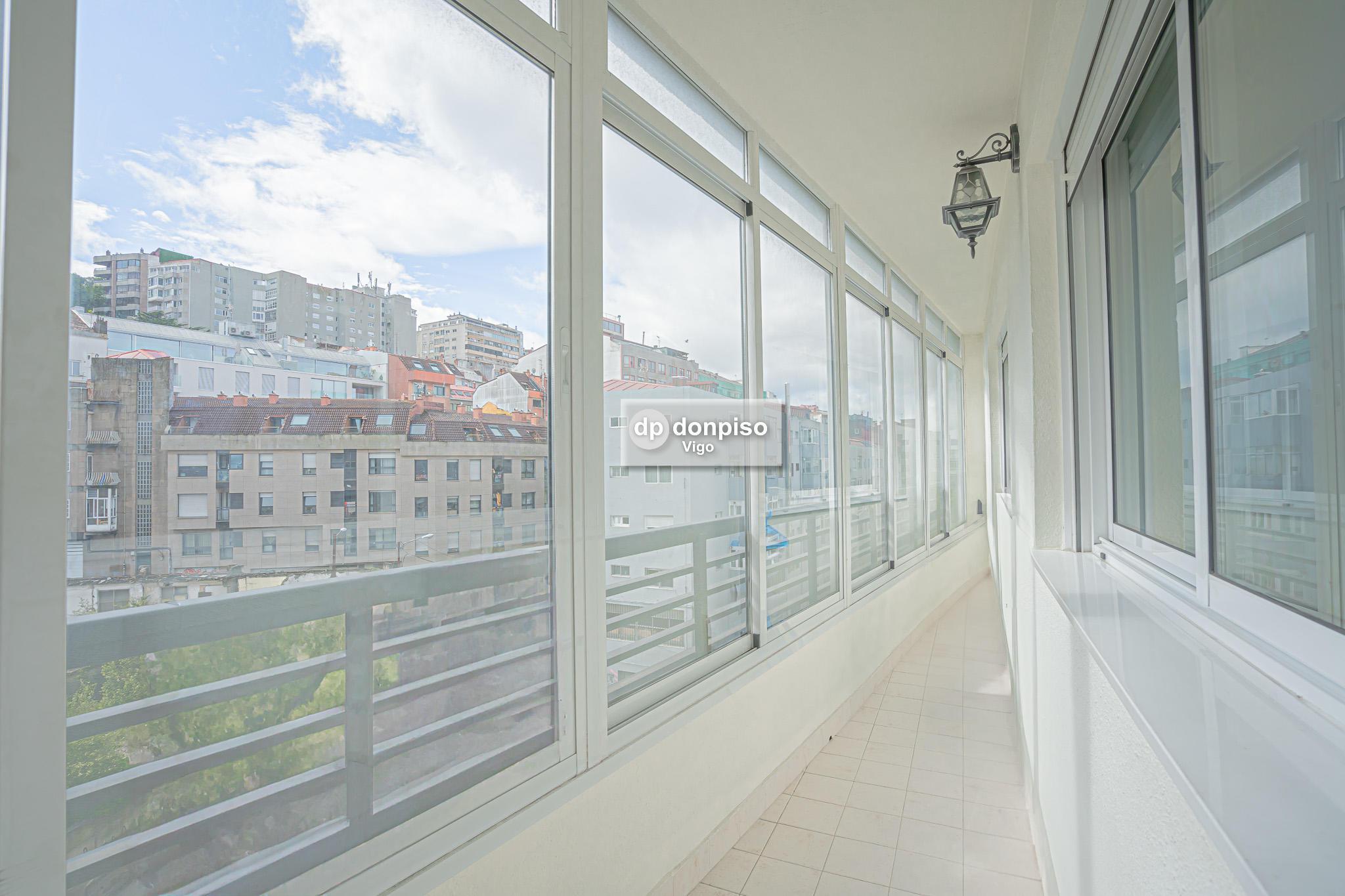 Imagen 26 Apartamento en venta en Vigo / Se ingresa por Torrecedeira, inmueble da a Santa Marta