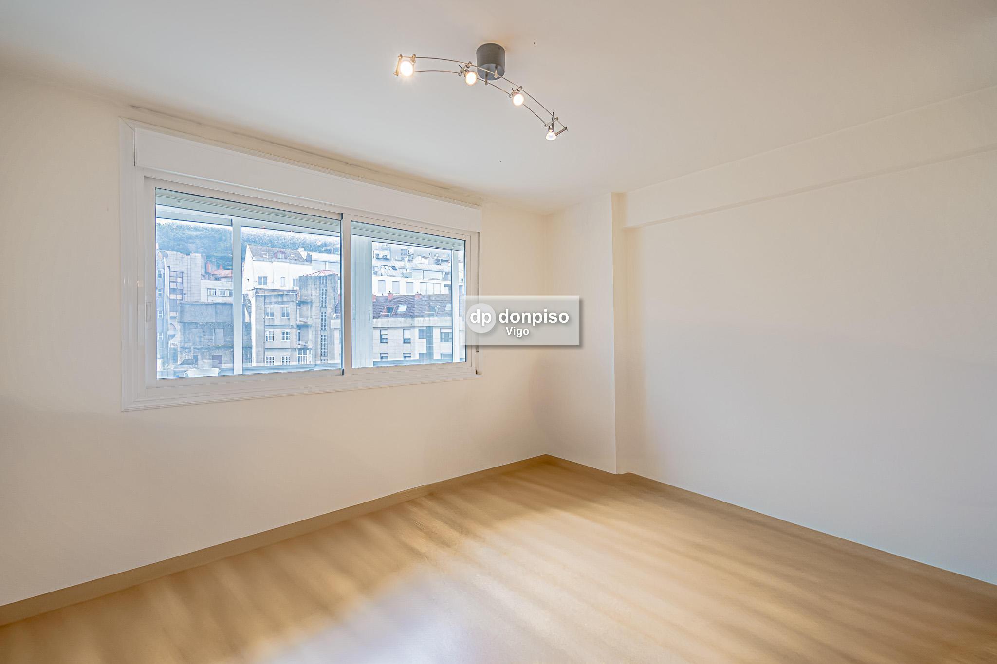 Imagen 17 Apartamento en venta en Vigo / Se ingresa por Torrecedeira, inmueble da a Santa Marta