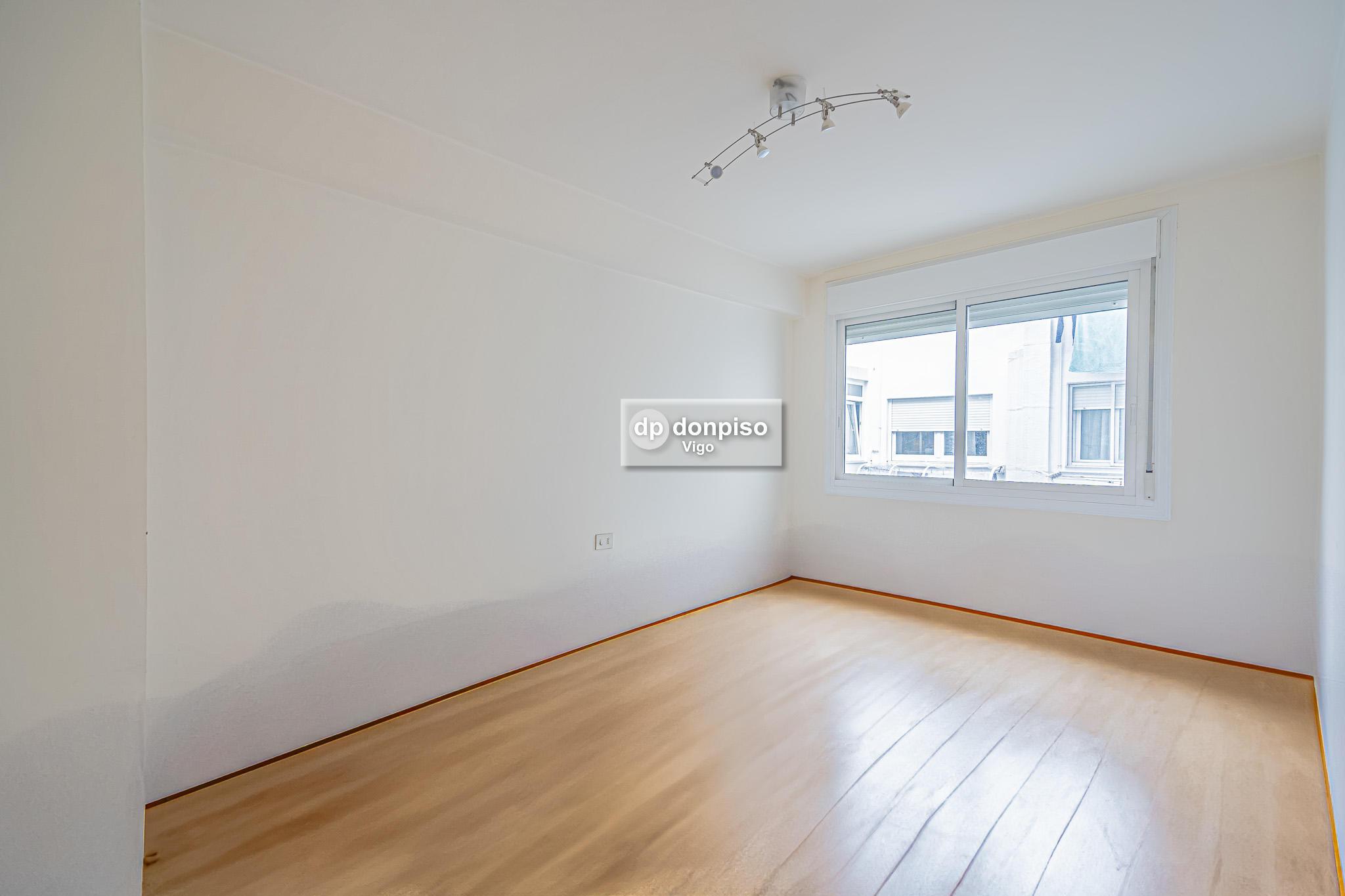 Imagen 3 Apartamento en venta en Vigo / Se ingresa por Torrecedeira, inmueble da a Santa Marta