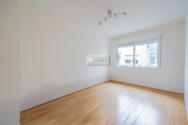 Imagen 3 Inmueble 285663 - Apartamento en venta en Vigo / Se ingresa por Torrecedeira, inmueble da a Santa Marta