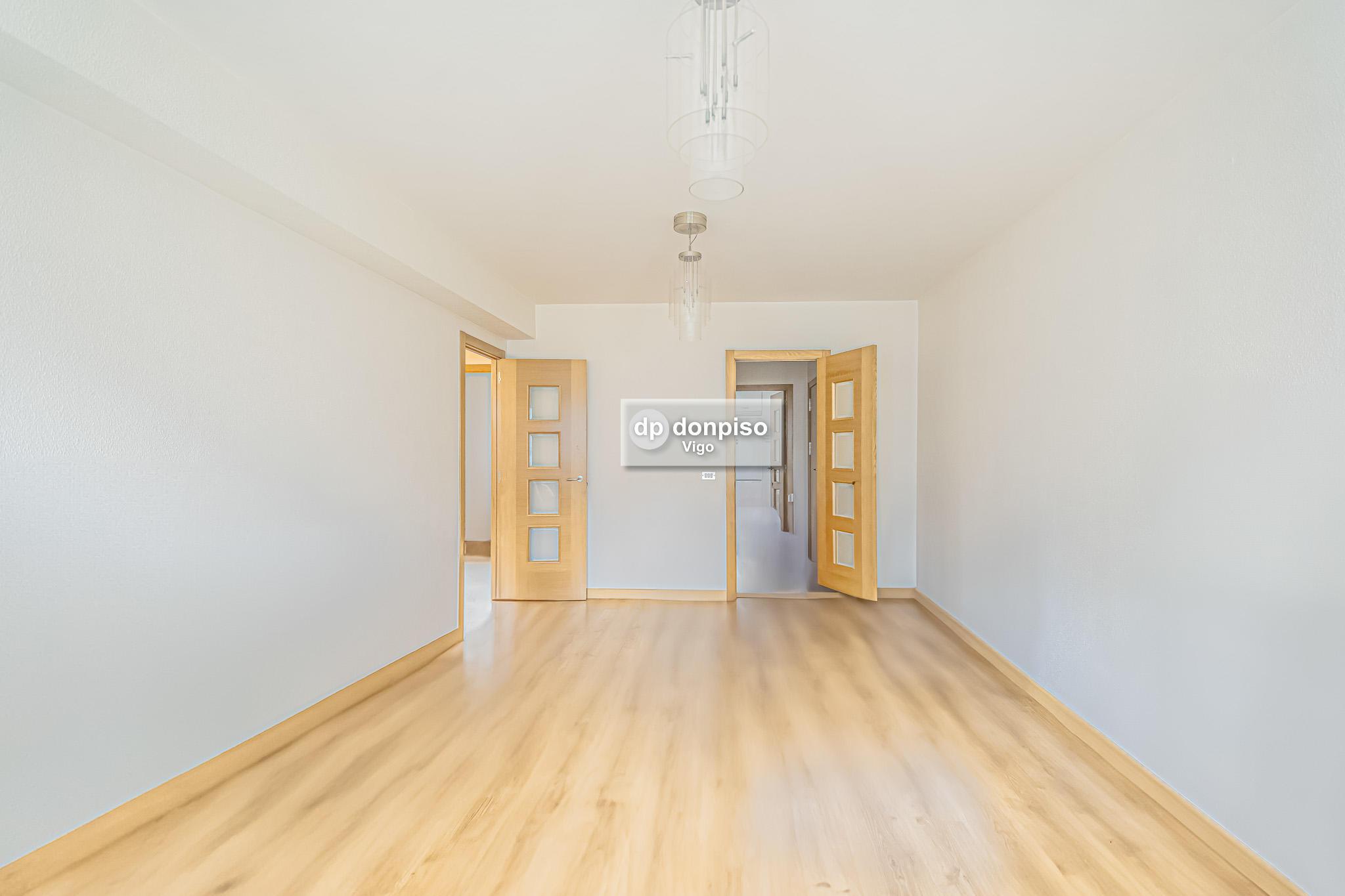 Imagen 2 Apartamento en venta en Vigo / Se ingresa por Torrecedeira, inmueble da a Santa Marta