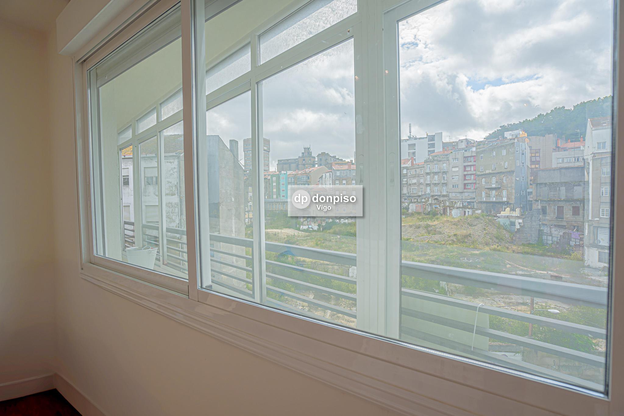 Imagen 27 Apartamento en venta en Vigo / Se ingresa por Torrecedeira, inmueble da a Santa Marta