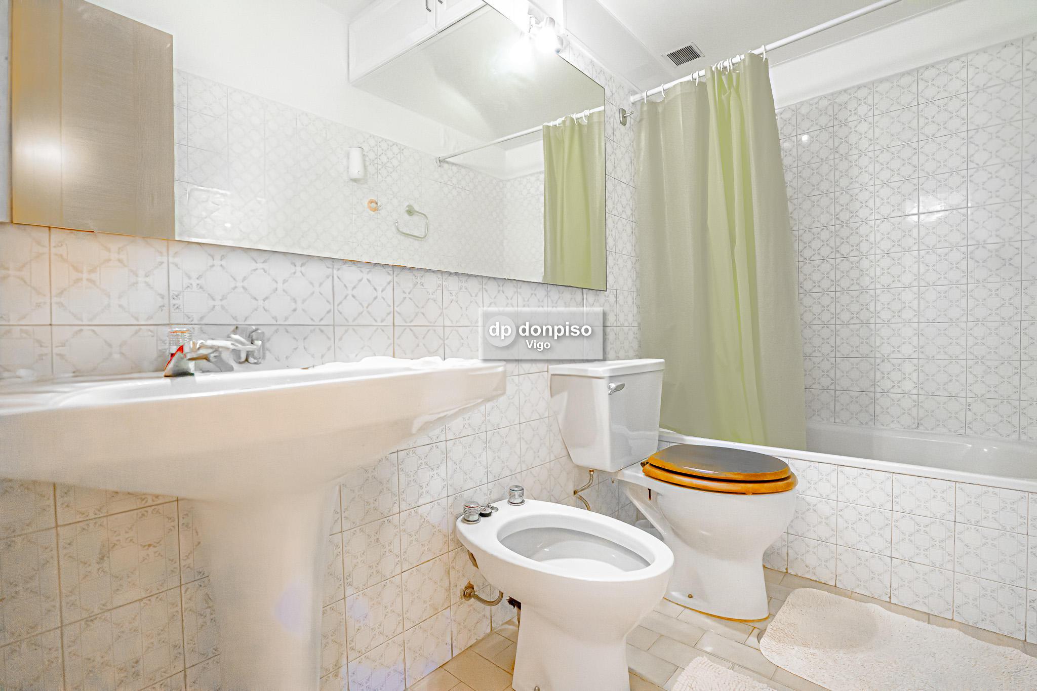 Imagen 25 Apartamento en venta en Vigo / Se ingresa por Torrecedeira, inmueble da a Santa Marta