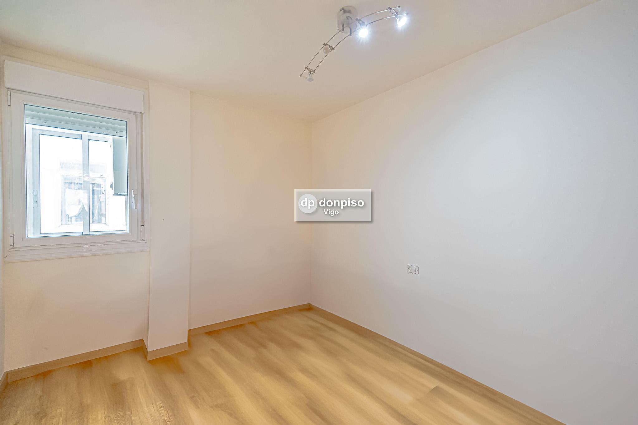 Imagen 18 Apartamento en venta en Vigo / Se ingresa por Torrecedeira, inmueble da a Santa Marta